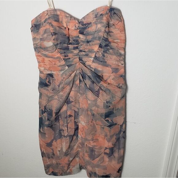 ⭐4/28 BCBG graphic strapless knee length dress - Picture 1 of 4